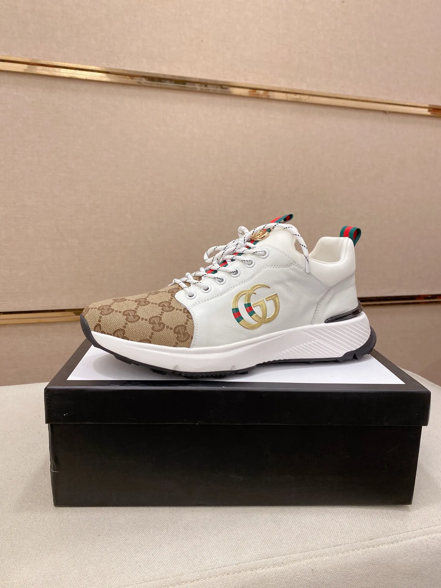 Men's clothing and shoes💰:462💰 (GUCCI) The latest model from the official website🎁🎁Casual and fashionable men's shoes👟, hot style💥The version is simple and elegant, exclusive for trendy men. The unique latest brand elements from the official website👑Original Gucci decoration, fashionable and generous, the fabric is original cowhide ✅Mesh breathable lining, the official website specifies wear-resistant casual outsole, the classic model is taken in kind at the counter🎬38-44 (can be customized for 45 non-refundable)